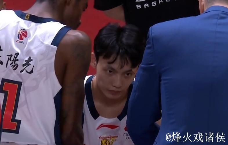 广东半主力出战仍硬刚广州，五连胜没跑爆发萨林杰徐杰撑场面，伤兵满营挡不住韧劲和配合比拼团队真实力